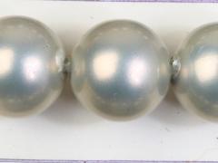 灰白色貝寶珠